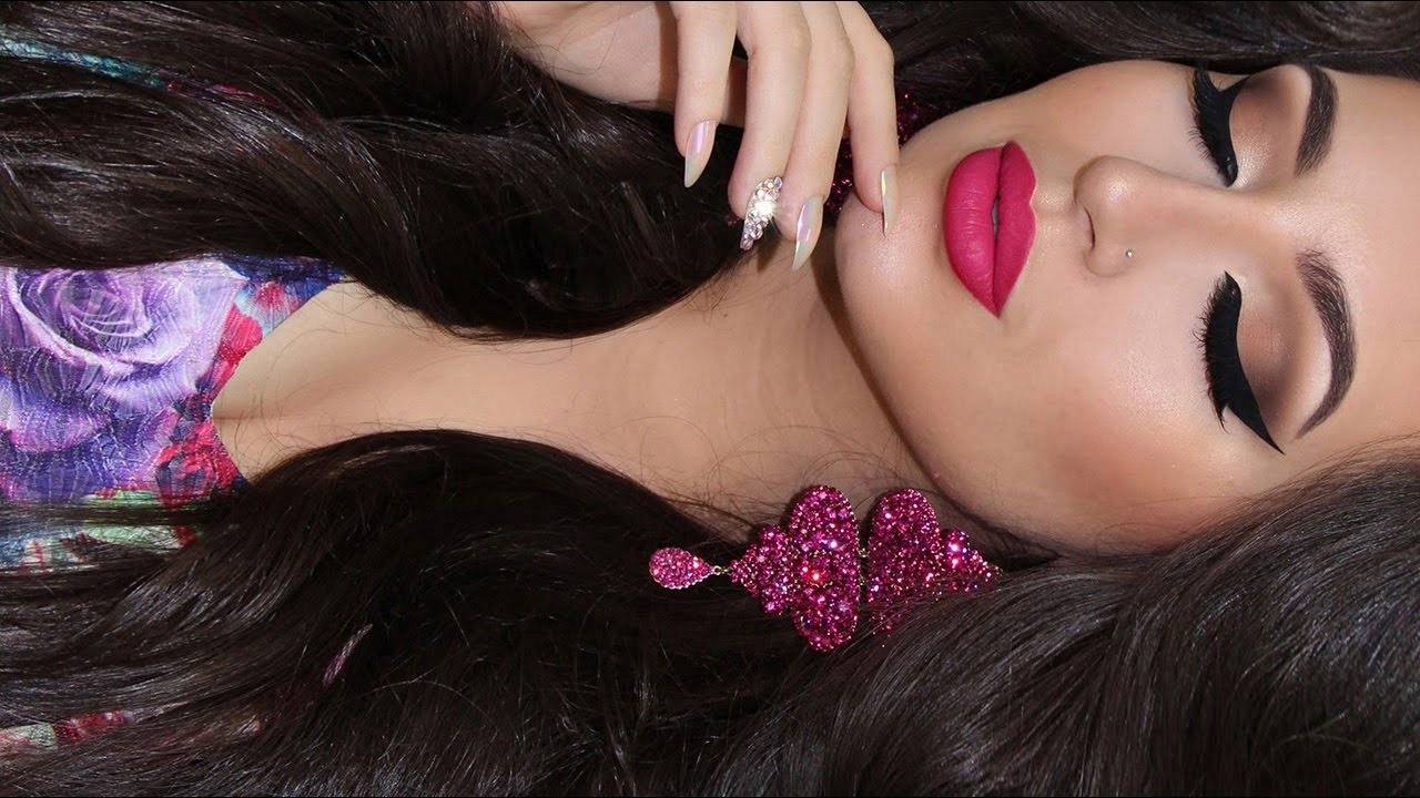 Beautiful and Hot Lips Makeup Tips