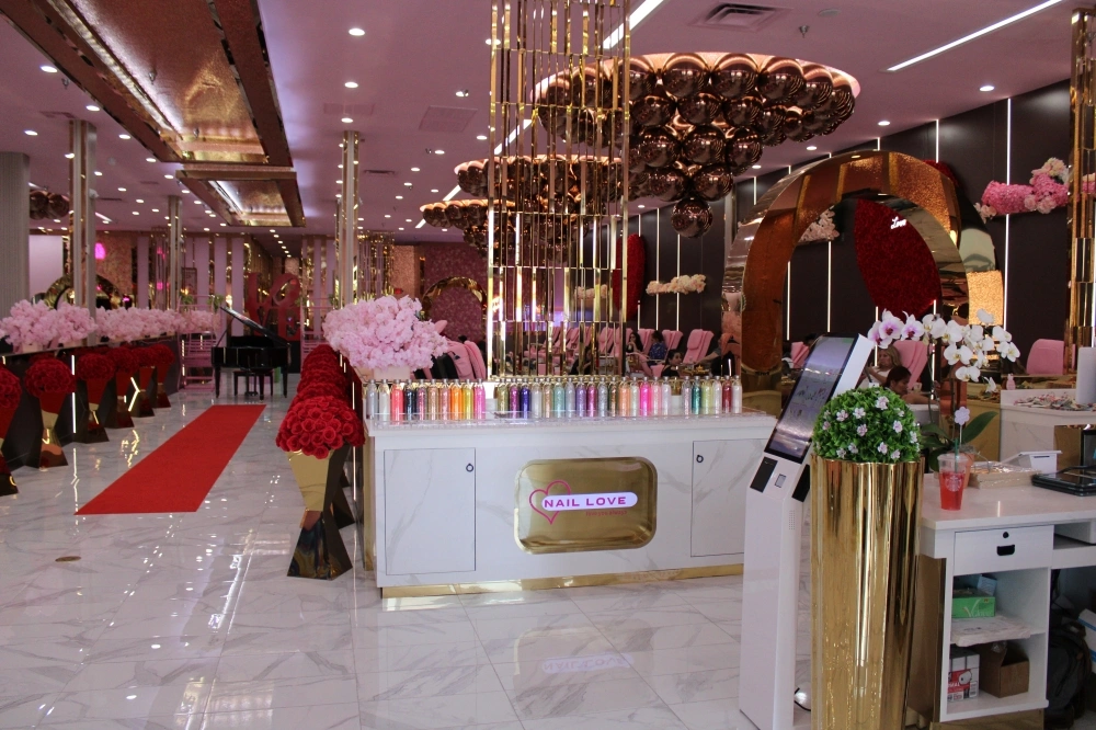 largest nail salon in the world